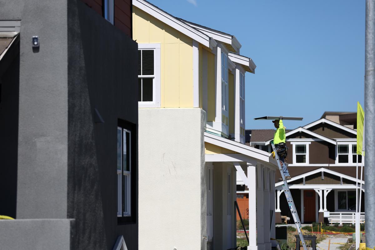Mortgage Rates Hit 8 Percent, Crushing Loan Demand