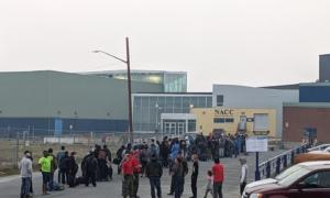 Convoys, Airport Lineups: Yellowknife Residents Leave City as Fire Creeps Closer