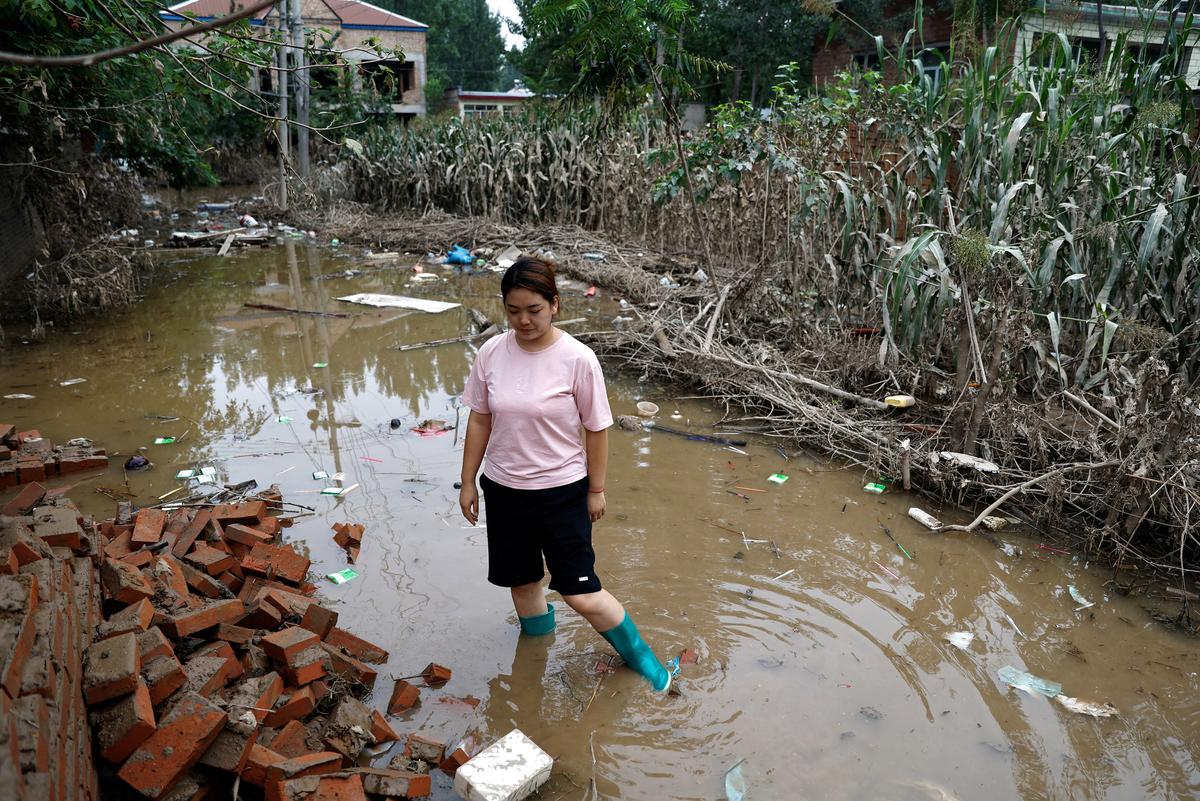 Chinese Armed Police Forbid Videoing During Floods, Resident Says