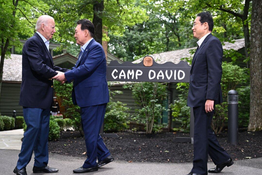 Biden Convenes First-Ever Trilateral Summit With Japan, Korea Amid China Threats