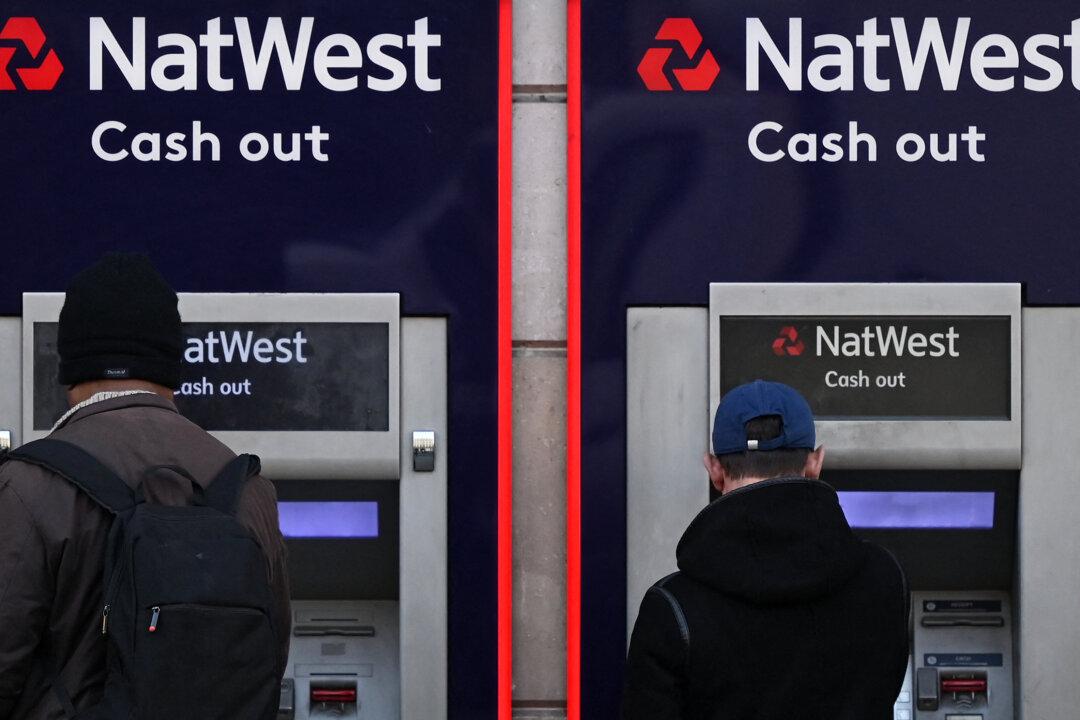 Keep Cash Points Open or Get Fined, UK Banks Told
