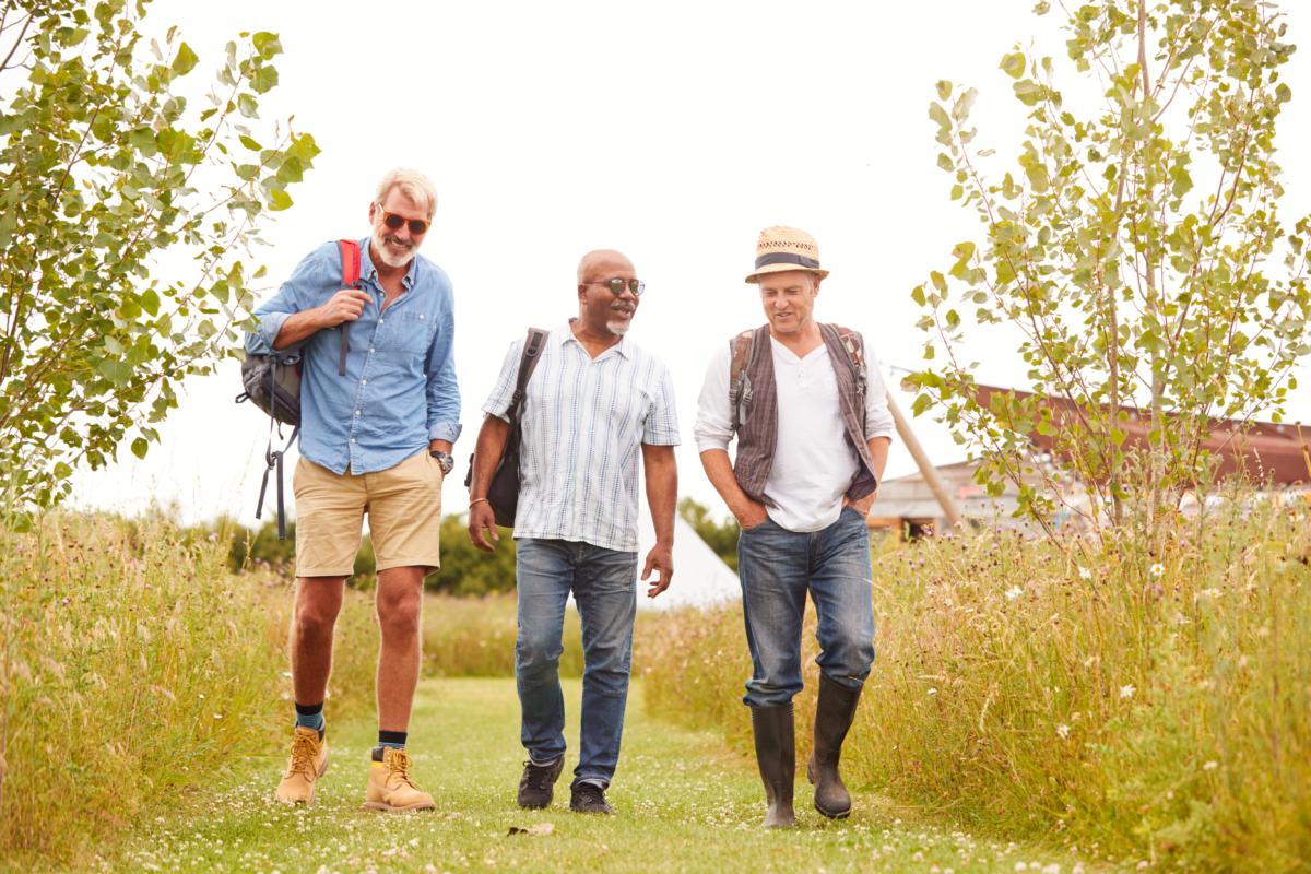 Those with close social ties generally experience less stress, are happier, and live longer. (Monkey Business Images/Shutterstock)
