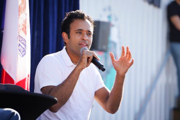 Republican presidential candidate Vivek Ramaswamy speaks at the Iowa State Fair in Des Moines, Iowa, on Aug. 12, 2023. (Madalina Vasiliu/The Epoch Times)