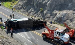 Bus Carrying Mexicans and Venezuelan Migrants Crashes, Killing 15 People and Injuring 36