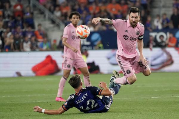 Inter Miami forward Lionel Messi (R) tries to avoid a tackle from FC Cincinnati defender Bret Halsey during the second half of a U.S. Open Cup soccer semifinal in Cincinnati on Aug. 23, 2023. (Joshua A. Bickel/AP Photo)
