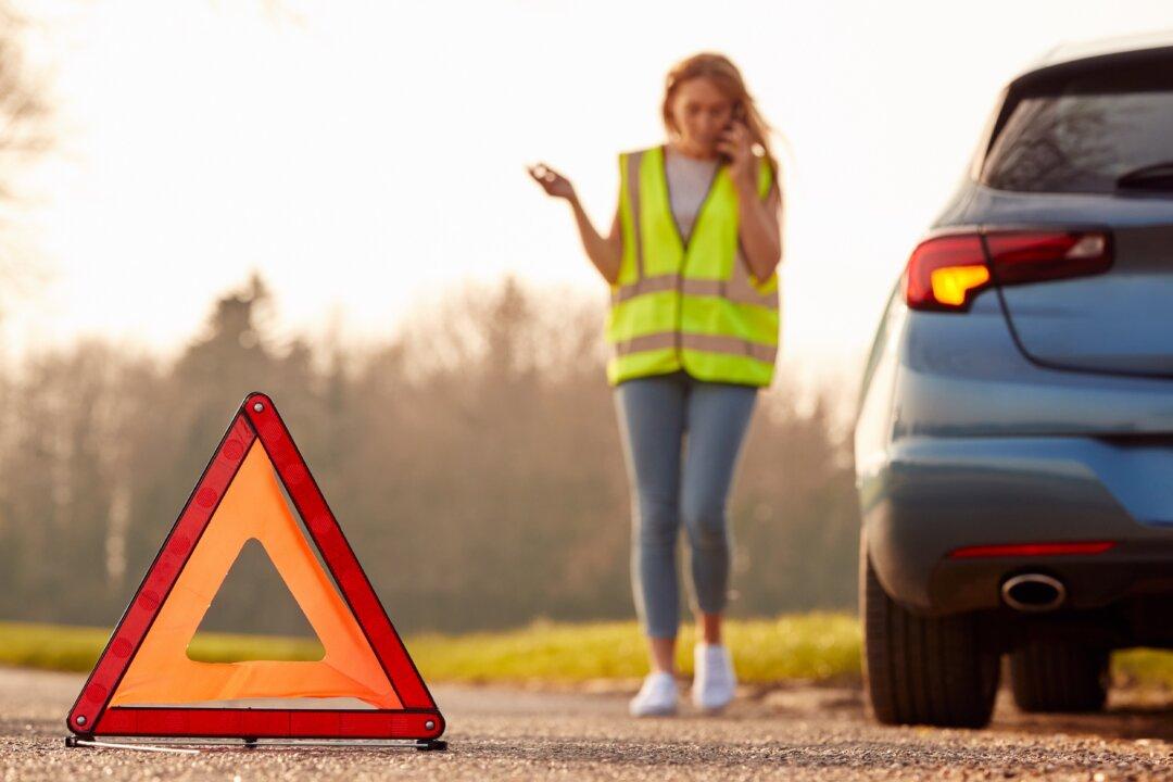 17 Things You Should Keep in Your Car in Case of an Emergency