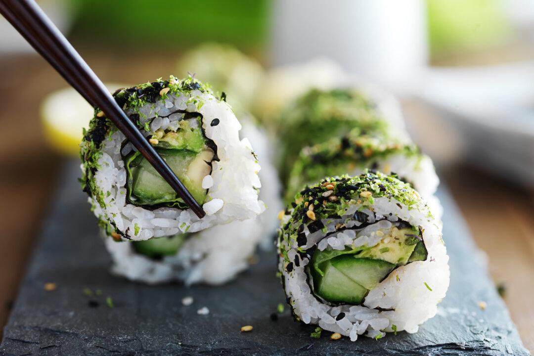 Avocado Vegetable Sushi Roll (Recipe)