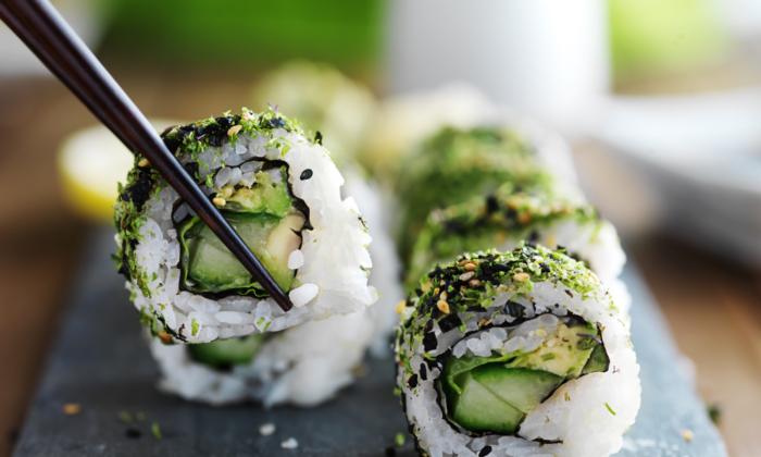 Avocado Vegetable Sushi Roll (Recipe)