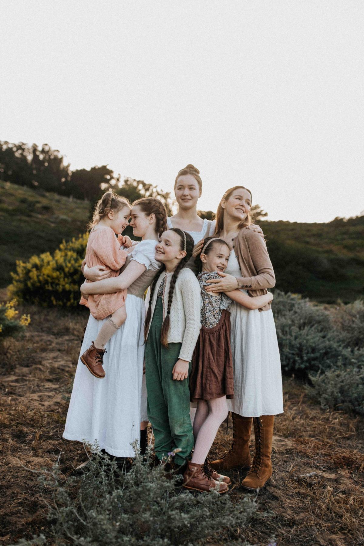 Mom Amber and the de la Motte girls. (Light by Iris Photography)
