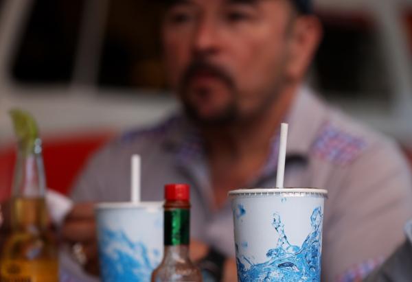 Paper straws sit in soft drinks at Wipeout Bar and Grill in San Francisco, Calif., on June 21, 2018. (Justin Sullivan/Getty Images)