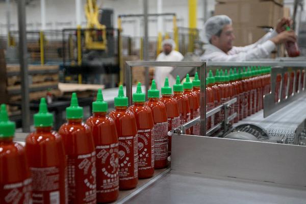 Sriracha Hot Chili Sauce is bottled at the Huy Fong Foods plant in Irwindale, Calif., on May 14, 2014. (David McNew/Getty Images)