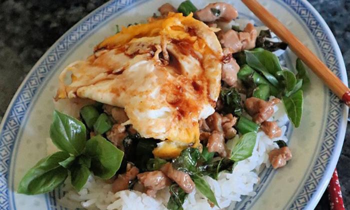 Spicy Basil Chicken Stir-Fry With Green Beans Has Punch and Crunch
