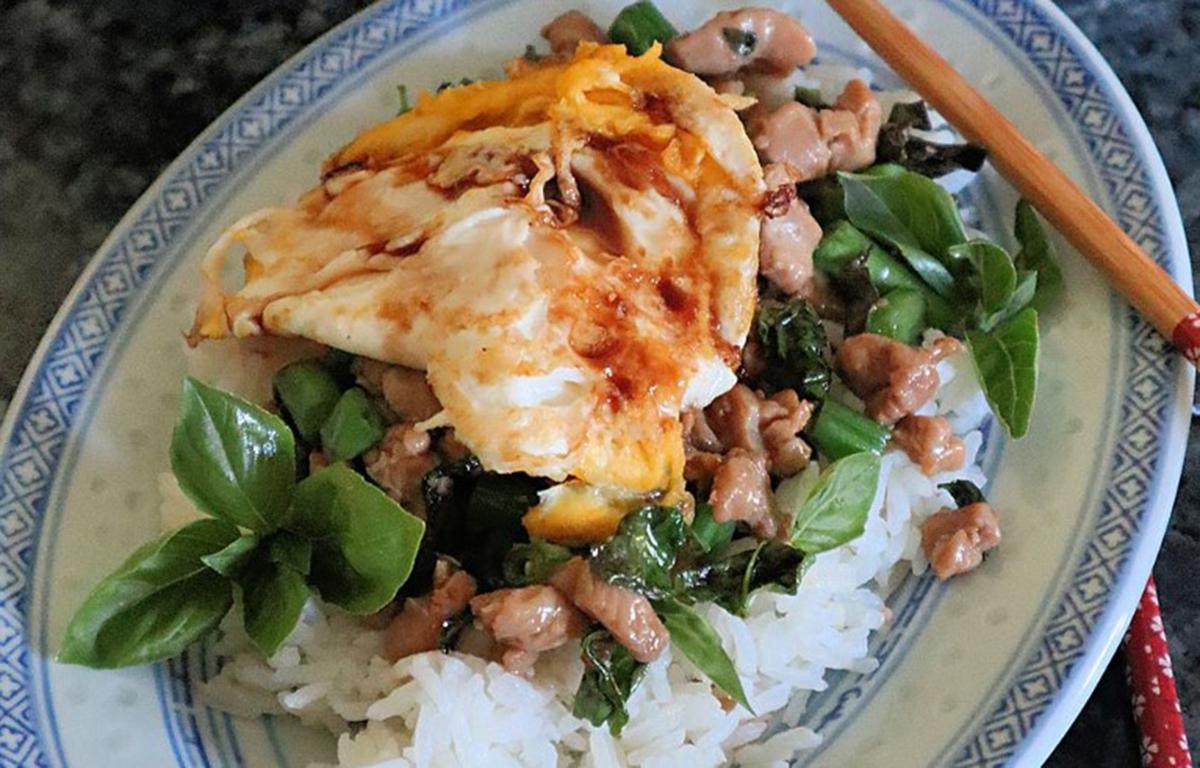 Spicy Basil Chicken Stir-Fry With Green Beans Has Punch and Crunch