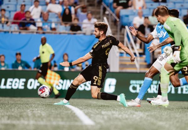 Los Angeles FC forward Mario Gonzalez (9) scores against Charlotte FC in the second half of the match at Bank of America Stadium in Charlotte on Aug 26, 2023. (Courtesy of LAFC via The Epoch Times)