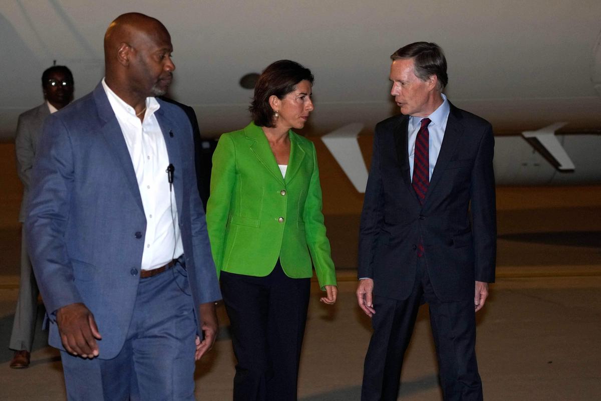 US Commerce Secretary Arrives in Beijing as CCP Struggles to Save Its Economy