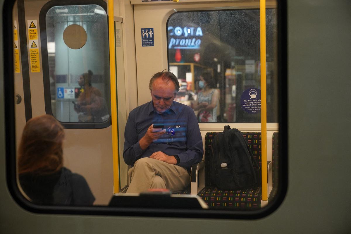 Travelers Warned as Thefts in London Underground More Than Double