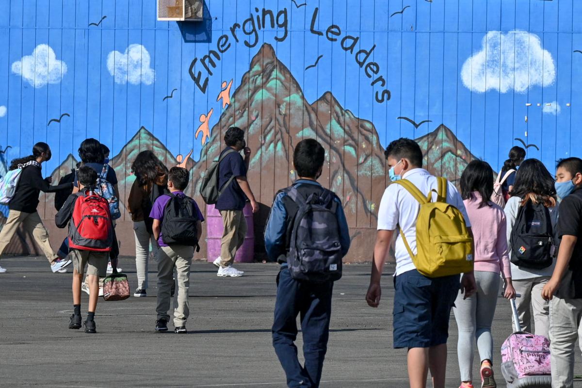 Students walk to their classrooms at a middle school in Los Angeles on Sept.10, 2021. (Robyn Beck/AFP via Getty Images)