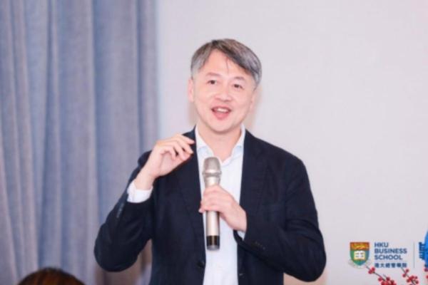 The article "Qing Lan Project, China's Power for Rural Revitalization" shows Mr. Chan Ping-hung, deputy director of the Innovation and Entrepreneurship Research Center of the University of Hong Kong, sharing his experience at the event. (Courtesy HKU Beijing Center)