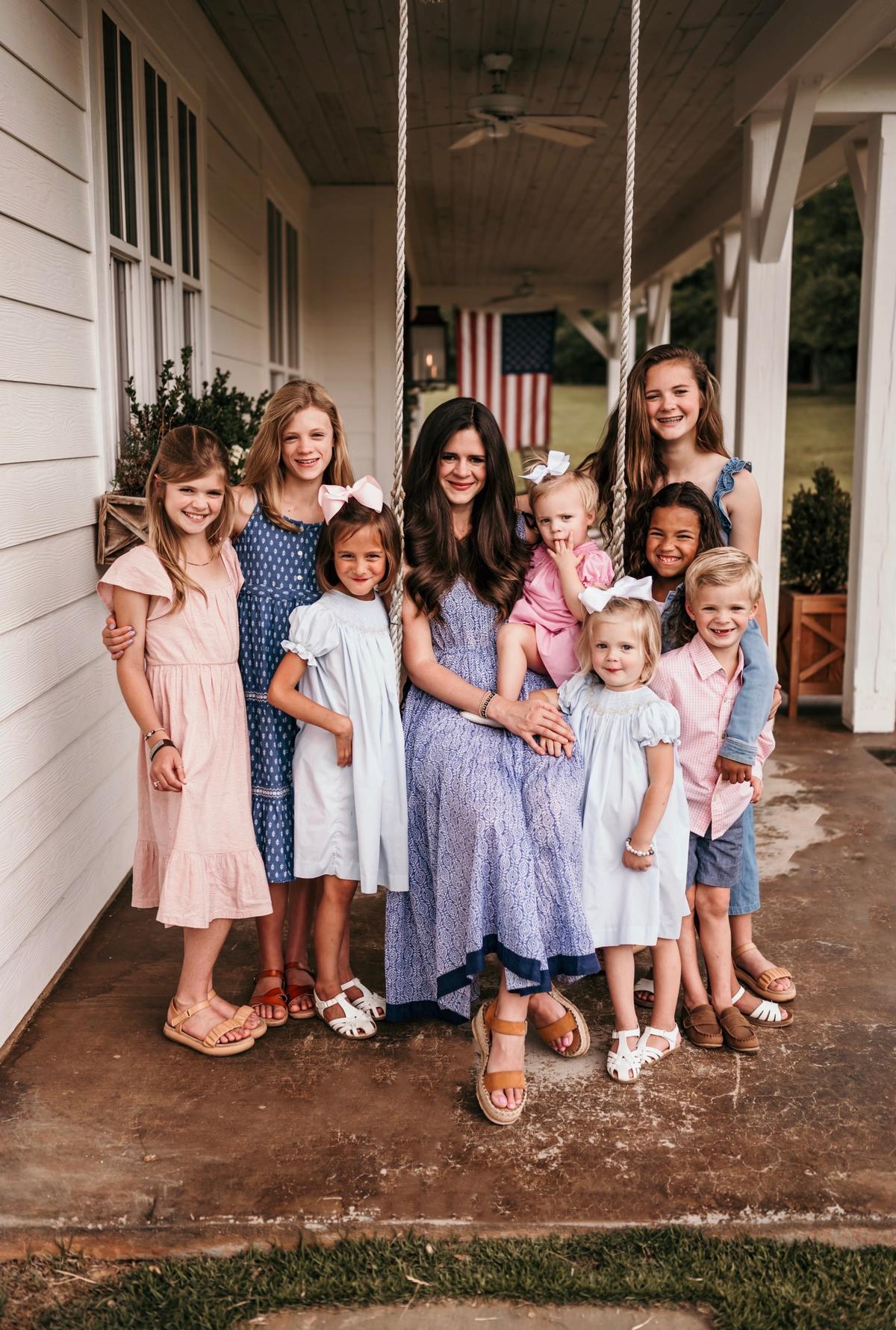 The mom of 8 says looking after her family and helping raise her kids is "the most empowering thing" she's ever done. (Courtesy of <a href="https://www.instagram.com/kelliingram/">Kelli Ingram</a>)