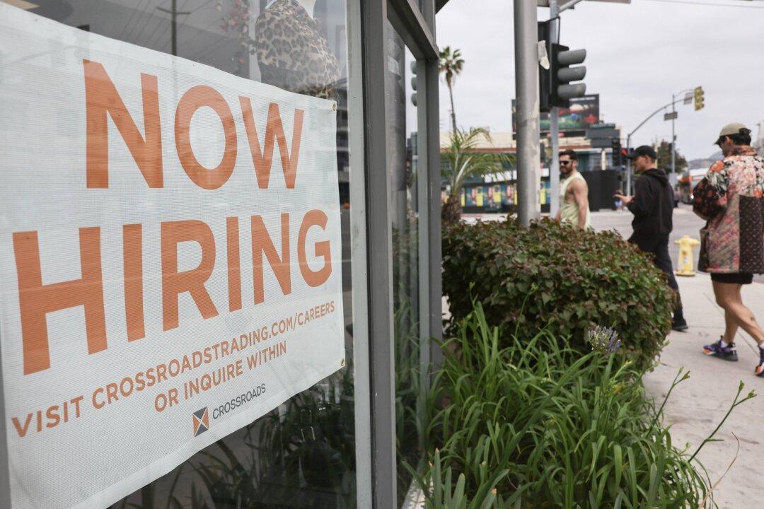 US Job Openings Fall Below 9 Million for 1st Time in Over 2 Years
