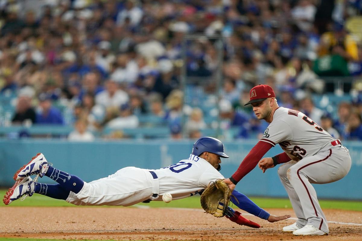 Betts Hits Career-High 36th Homer and Dodgers Pound out 16 Hits in a 9–1 Rout of Diamondbacks