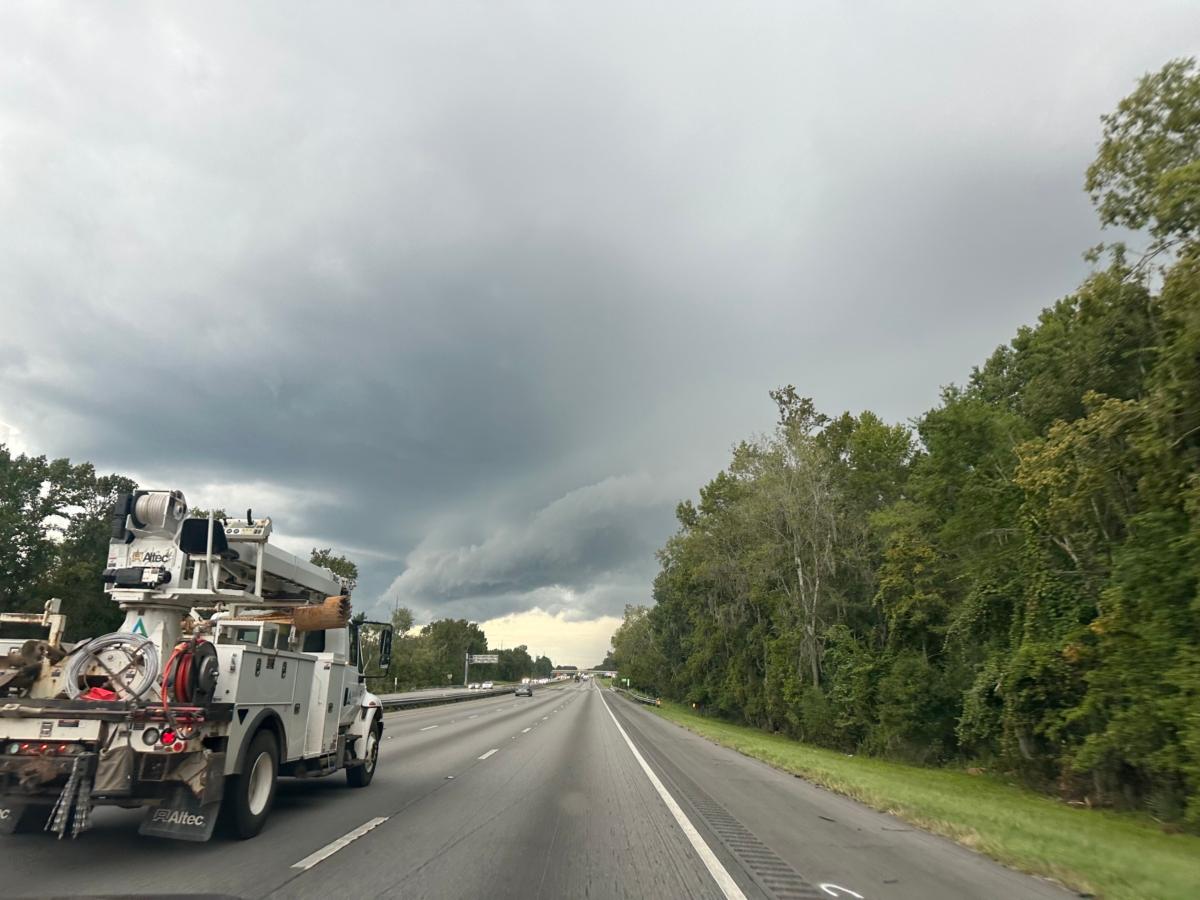 A utility truck, part of a convoy staging in advance to help restore anticipated power outages after Hurricane Idalia, travels south on Interstate 75 near Ocala, Fla., on Aug. 29, 2023. (Nanette Holt/The Epoch Times)