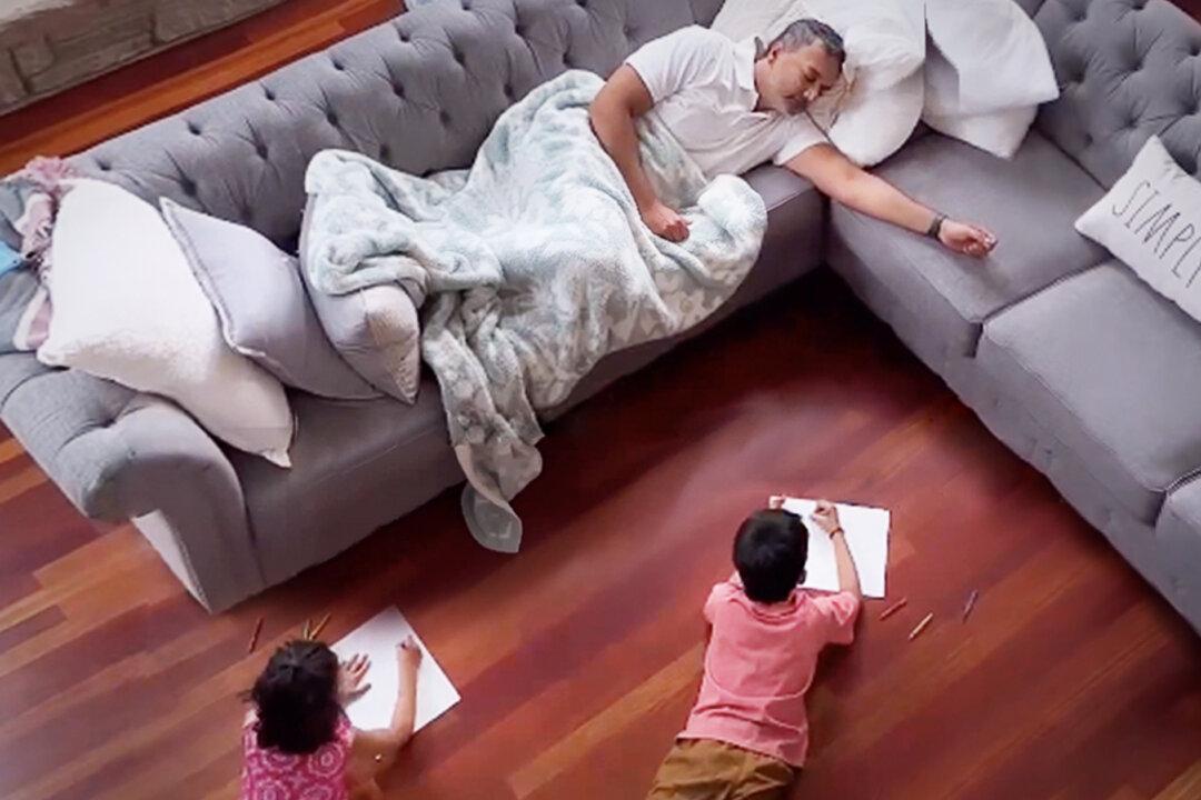 Genius Dad Asks Kids to Draw Him Sleeping so He Can Take a Nap—Mom Quietly Films It All