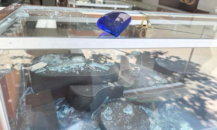 Jewelry Store Heist: $500,000 Worth Of Jewelry Stolen In Pasadena