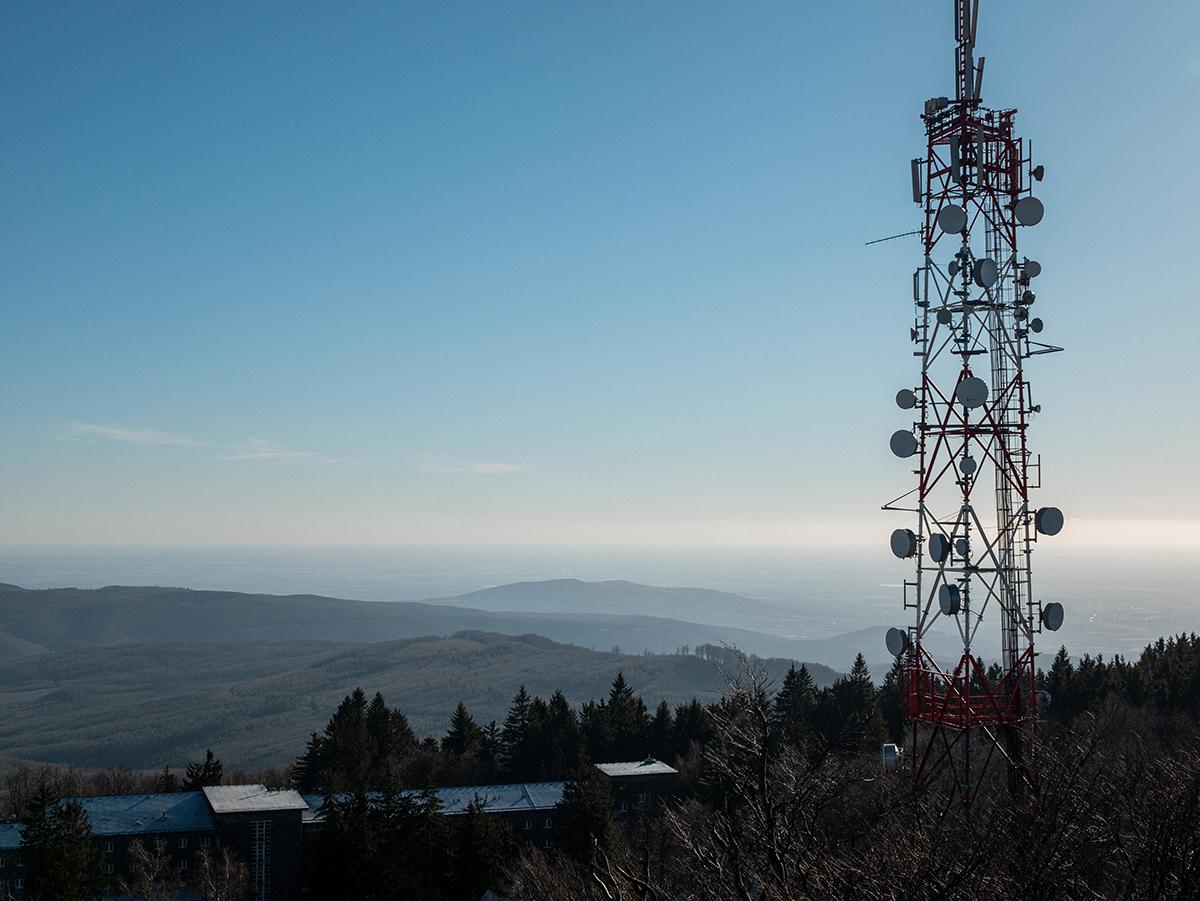 A cell tower in the mountains in clear weather. (Shutterstock/Wirestock Creators)