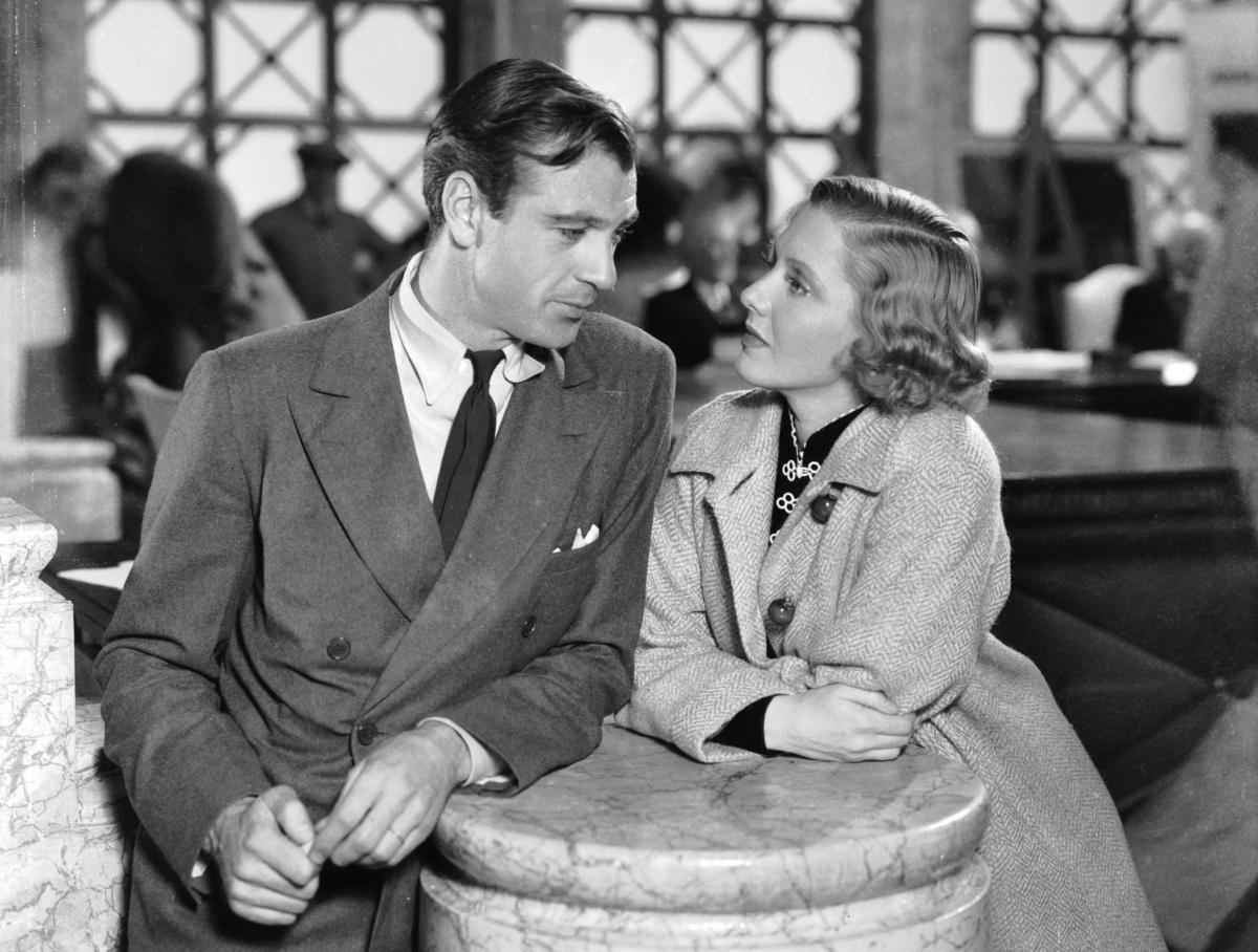 Publicity still for the film “Mr. Deeds Goes to Town” from 1936. (MovieStillsDB)