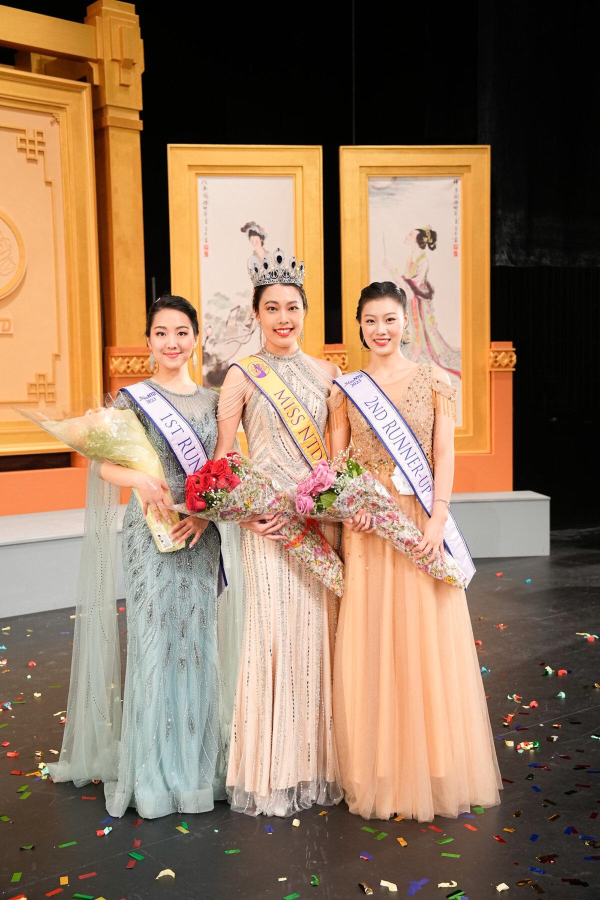 Miss NTD Cynthia Sun (C) with 1st Runner-up Vicky Zhao (L) and 2nd Runner-up Belle Meng at NTD’s inaugural Global Chinese Beauty Pageant in Purchase, N.Y., on Sept. 30, 2023. (Larry Dye/The Epoch Times)