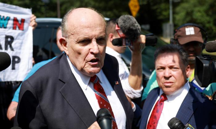 Giuliani's Entire Fulton County Legal Team Withdraws