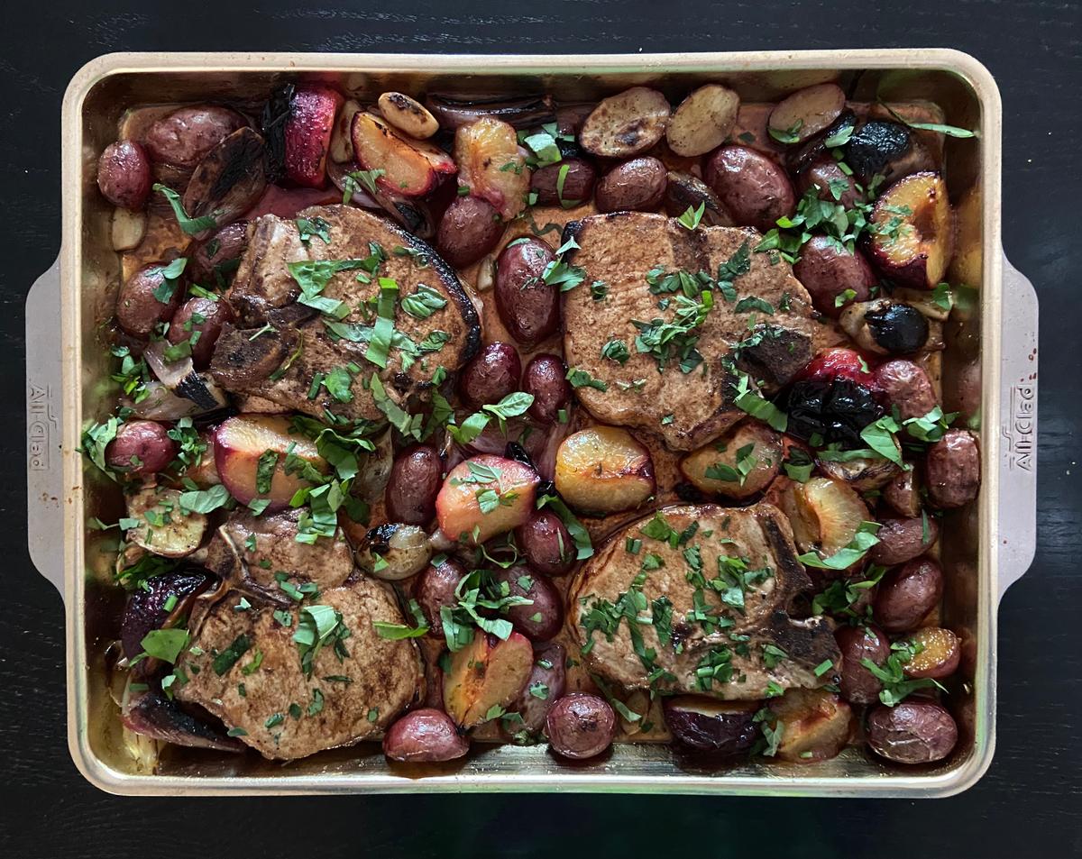 It’s Time to Return to the Oven With Sheet Pan Pork Chops