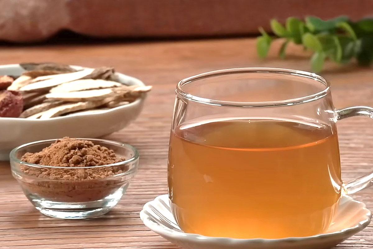 Salvia Root and Red Sugar Tea with Astragalus Root and Hawthorn can improve varicose veins. (The Epoch Times)