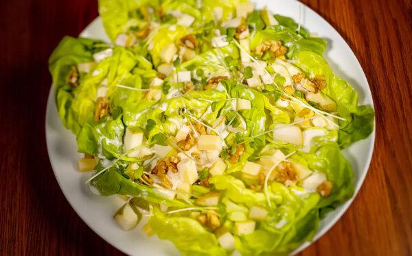 Chopped Pear Salad With Buttermilk Dressing. (Jay L. Clendenin/Los Angeles Times/TNS)