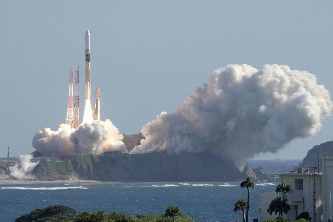 Japan Launches Rocket Carrying Lunar Lander and X-Ray Telescope to Explore Origins of Universe