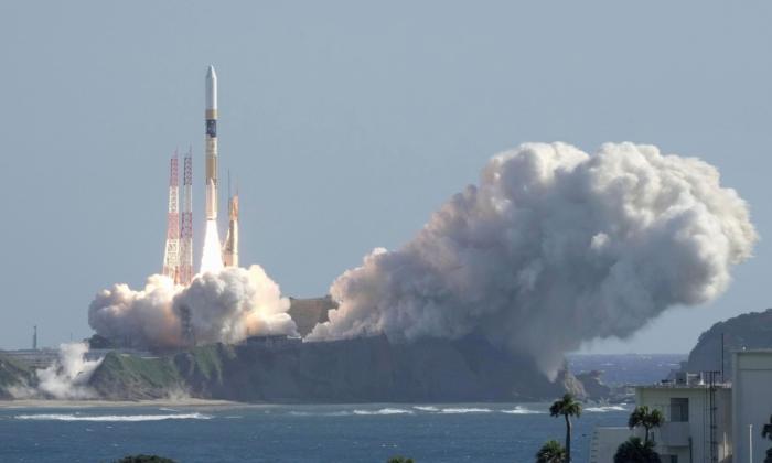Japan Launches Rocket Carrying Lunar Lander and X-Ray Telescope to Explore Origins of Universe