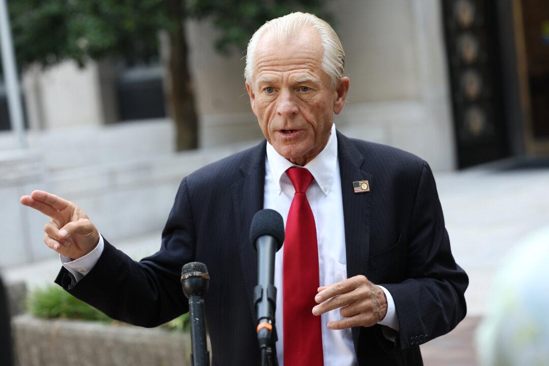 Former White House Aide Navarro Says Trump Paid ‘About $300,000’ in Legal Bills for Him