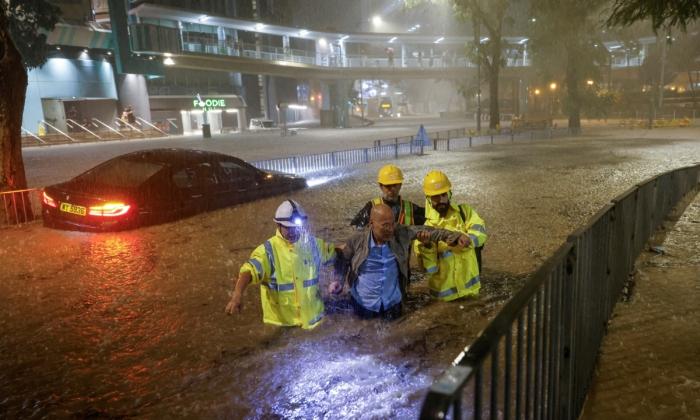 Hong Kong, Shenzhen Deluged by Heaviest Rain on Record