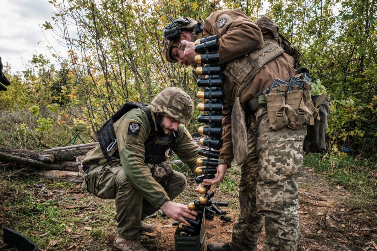 Ukrainian soldiers preparing a U.S.-made MK-19 automatic grenade launcher near Toretsk, Ukraine, on Oct. 12, 2022. (Yasuyoshi Chiba/AFP via Getty Images)