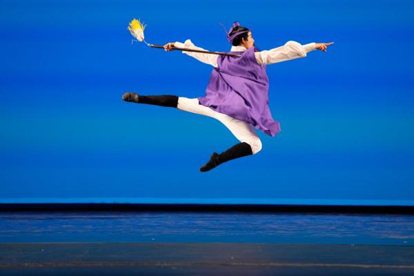 Stephen Tao performs "Drinking Under the Moonlight" in the preliminary round of the NTD International Classical Chinese Dance Competition in Purchase, N.Y., on Sept. 8, 2023. (Larry Dye)