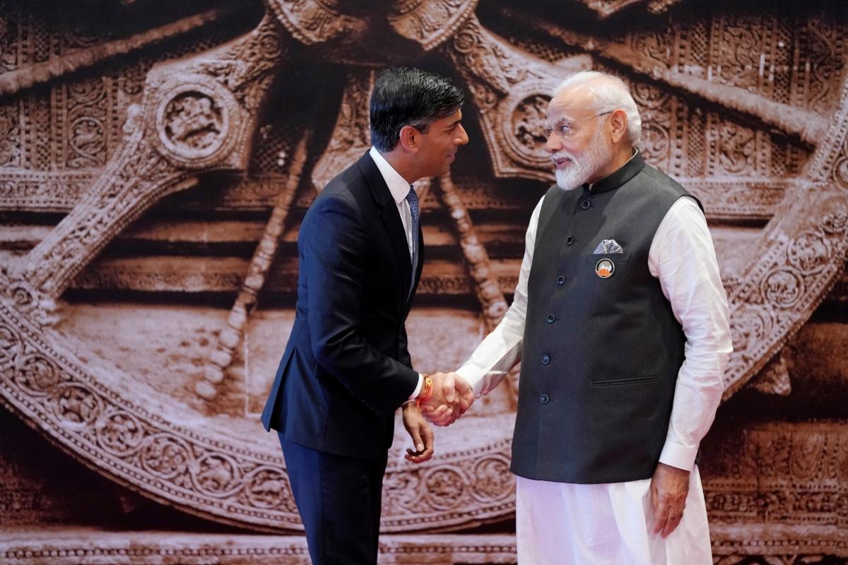Indian Prime Minister Narendra Modi (R) shakes hand with British Prime Minister Rishi Sunak upon his arrival at Bharat Mandapam convention center for the G-20 Summit, in New Delhi, India, on Sept. 9, 2023. (Evan Vucci/Pool via Reuters)