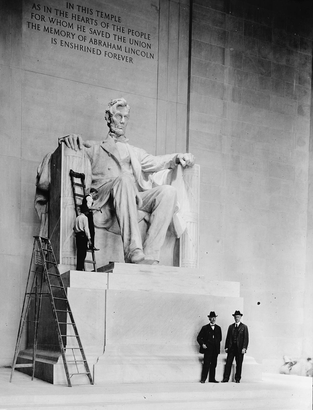 Daniel Chester French working on the colossal, 19-foot-high statue of Lincoln. Library of Congress. (Public Domain)