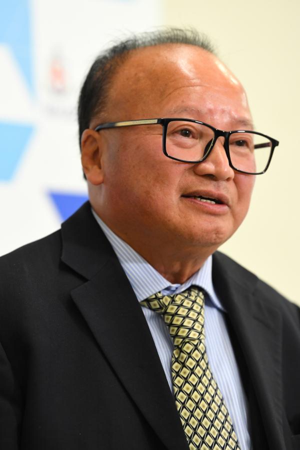 Oceania Federation of Chinese Organisations president Sunny Duong speaks to media following a tour of the intensive care unit at the Royal Melbourne Hospital in Melbourne on June 2, 2020. (AAP Image/James Ross)
