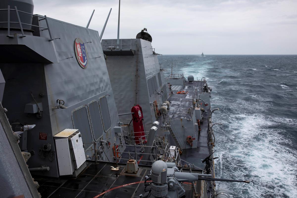 US Sends Fleet Destroyer Through Taiwan Strait, China Sends Warning