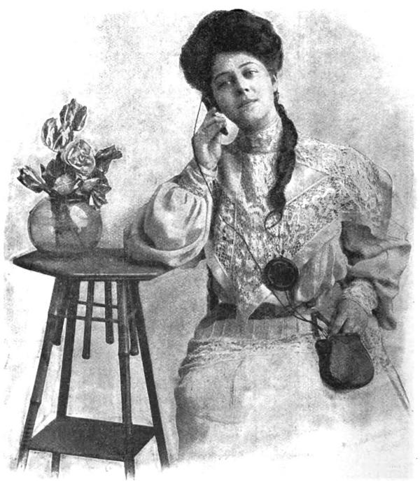 Portable Acousticon in 1906. (Public Domain)
