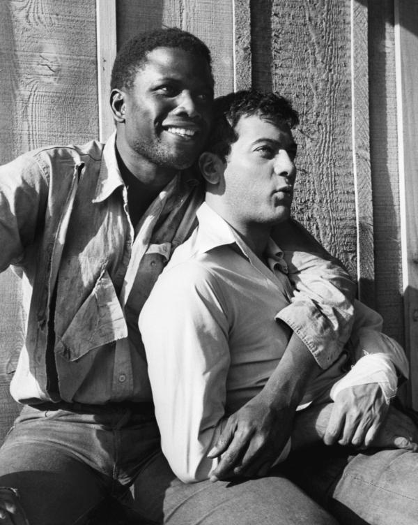 Noah Cullen (Sidney Poitier, L) and John “Joker” Jackson (Tony Curtis) escape from a chain gang, in “The Defiant Ones.” (MovieStillsDB)