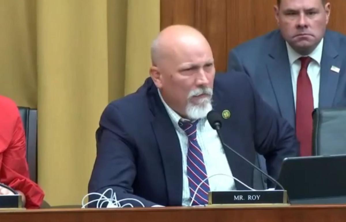  Rep. Chip Roy (R-Texas) challenges open borders policy advocate Alex Nowrasteh during a House Immigration Integrity Subcommittee hearing in Washington on Sept. 14, 2023. (NTD/Screenshot via The Epoch Times)