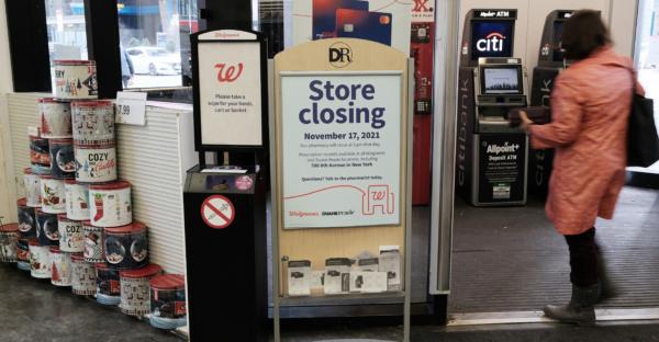 A Walgreens pharmacy in New York announced its imminent closing in November 2021. (Spencer Platt/Getty Images)
