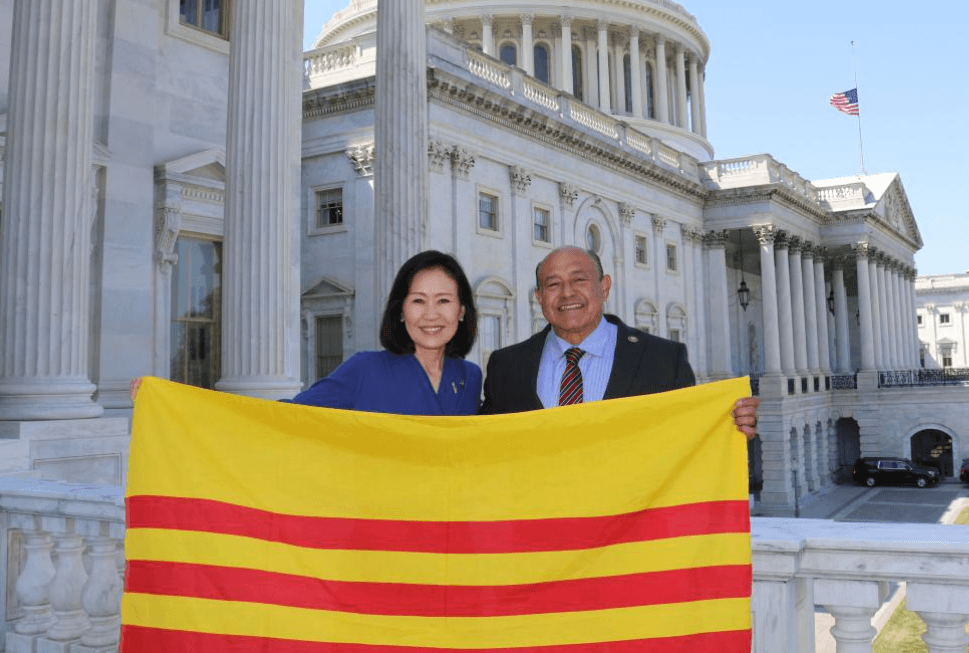 Rep. Lou Correa and Rep. Michelle Steele hold an old-style pre-communist Vietnamese flag in Washington, D.C. (Courtesy of the Office of Rep. Michelle Steel)